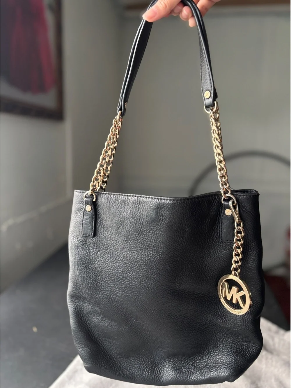 Michael Kors Jet Set Chain Medium Pebbled Leather Shoulder Tote Bag Black & Gold